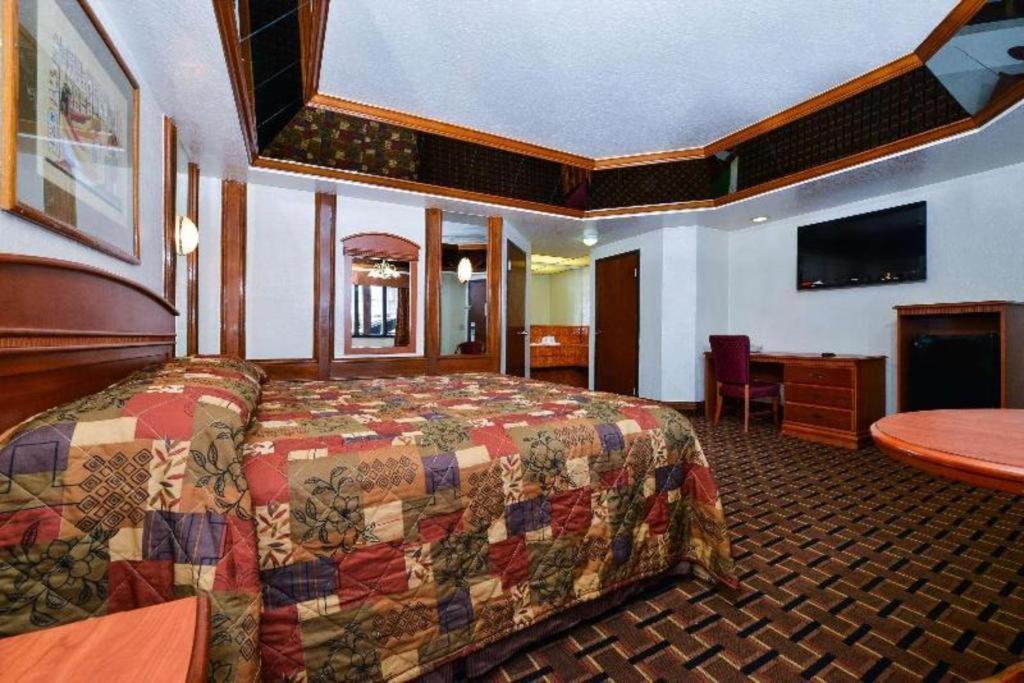 Americas Value & Angeles Downtown Sw Motel